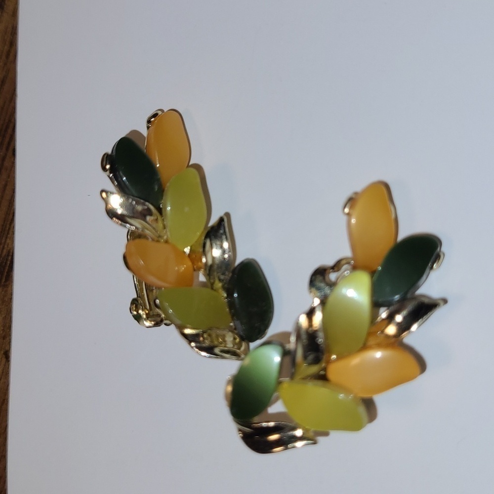 Women's Claudette Vintage Clip-on Earrings